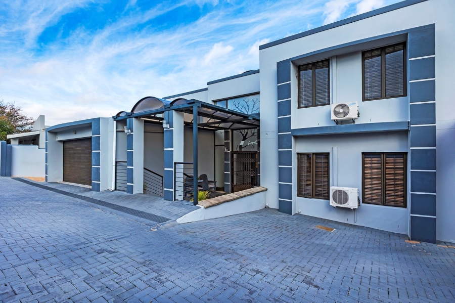 4 Bedroom Property for Sale in Van Riebeeckshof Western Cape